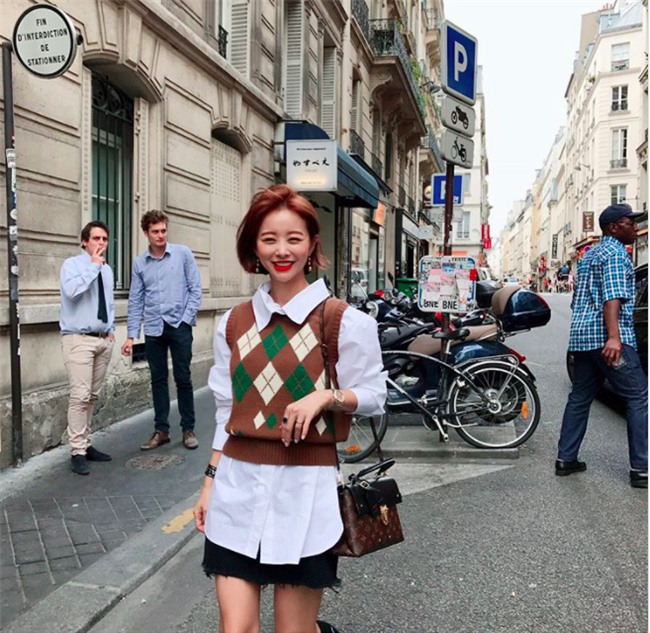 Thu năm nay, mặc sơmi dáng thụng thế nào để vừa chất vừa độc - Ảnh 10.