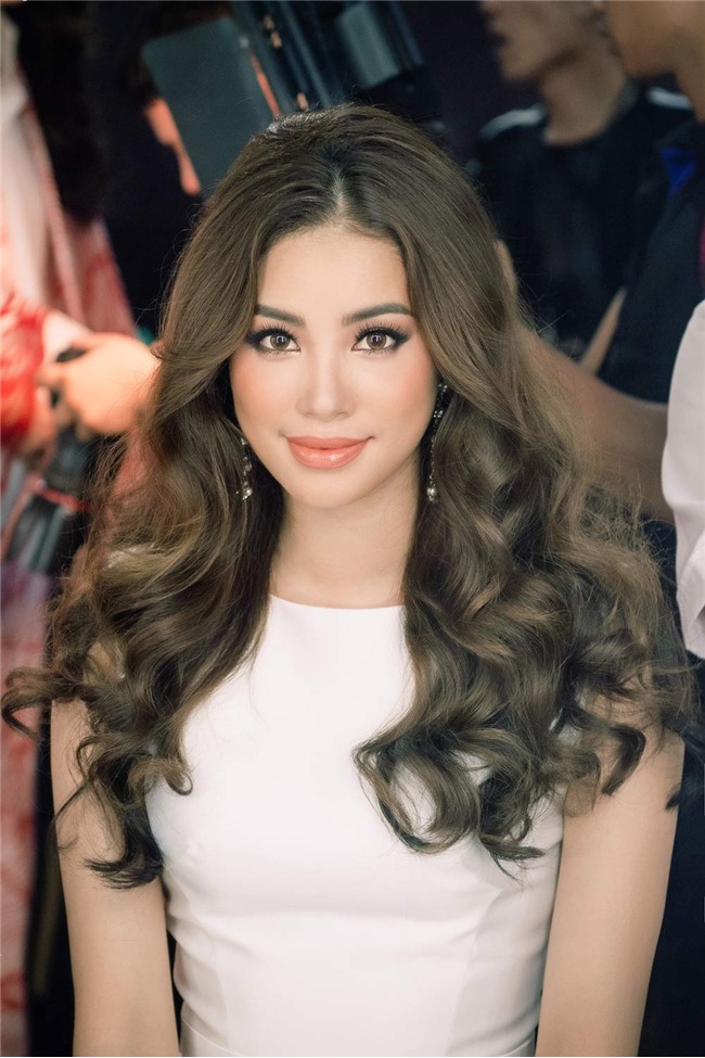 hiem thay ai cang tang can cang dep nhu hoa hau pham huong - 6