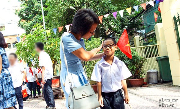 nguoi me ha noi mat 2 nam day con bai nao hieu tu "ban", 3 nam cung con hoc nhai - 1