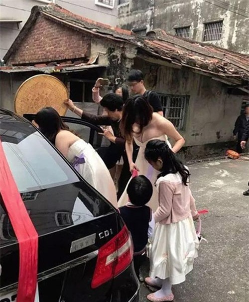 nhung co dau om han vi bi “dim” khong thuong tiec trong dam cuoi cua chinh minh - 3