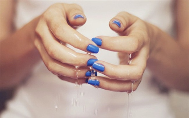 10 lưu ý then chốt để da đẹp lên vài tông chỉ bằng thao tác rửa mặt - Ảnh 2.
