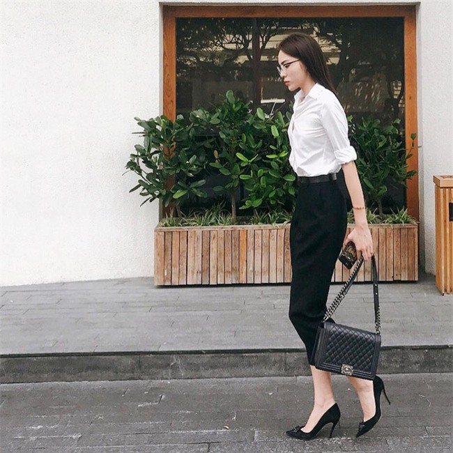 3 mẫu túi Chanel cổ điển với sức hút vượt trời gian khiến phái đẹp Việt không thể không mê - Ảnh 12.