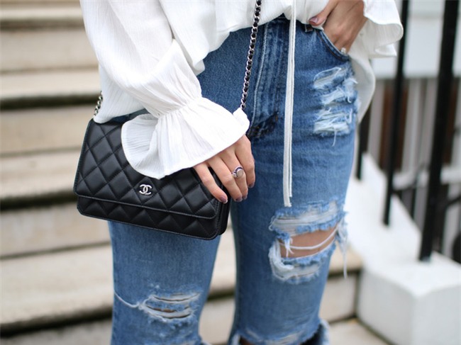 3 mẫu túi Chanel cổ điển với sức hút vượt trời gian khiến phái đẹp Việt không thể không mê - Ảnh 22.