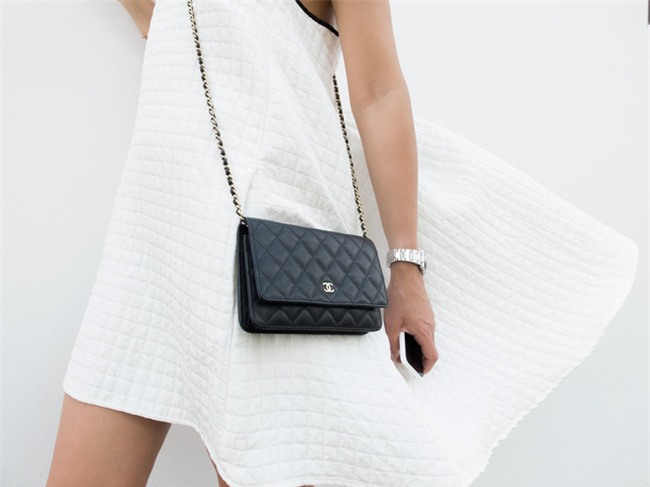 3 mẫu túi Chanel cổ điển với sức hút vượt trời gian khiến phái đẹp Việt không thể không mê - Ảnh 25.