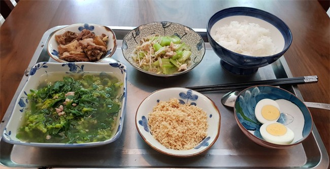 Mâm cơm mẹ chồng Hà Thành nấu cho con dâu ở cữ gây sốt vì quá đặc biệt - Ảnh 11.