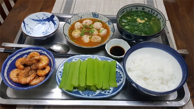 Mâm cơm mẹ chồng Hà Thành nấu cho con dâu ở cữ gây sốt vì quá đặc biệt - Ảnh 18.