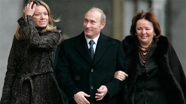 Hai cô con gái được giấu siêu kĩ của Tổng thống Nga Putin được bố mẹ nuôi dạy thế nào? - Ảnh 6.