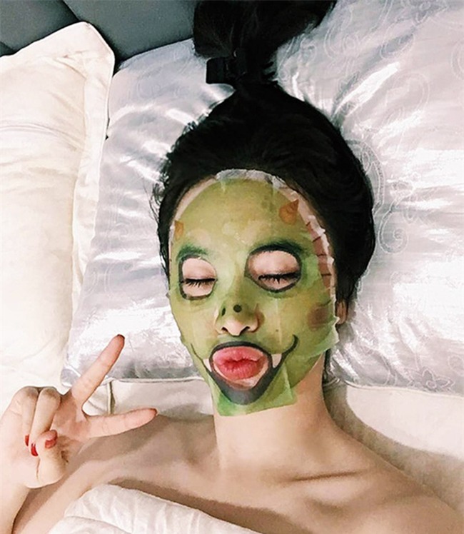 Loạt người đẹp Châu Á sử dụng mặt nạ giấy như 1 bước chăm sóc da hàng ngày - Ảnh 21.