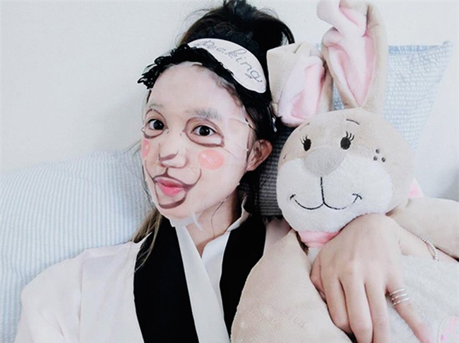 Loạt người đẹp Châu Á sử dụng mặt nạ giấy như 1 bước chăm sóc da hàng ngày - Ảnh 23.