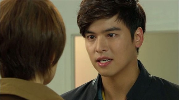 vua di cong tac ve co bau, ca nha chong xum vao nghi cai thai trong bung toi - 4