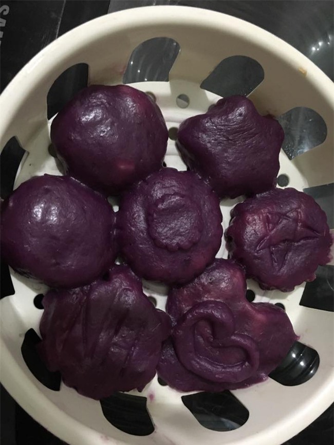 Hòa chung không khí người người làm bánh Trung thu, mẹ trẻ làm ngay phiên bản lỗi khiến dân mạng cười rơi răng - Ảnh 3.