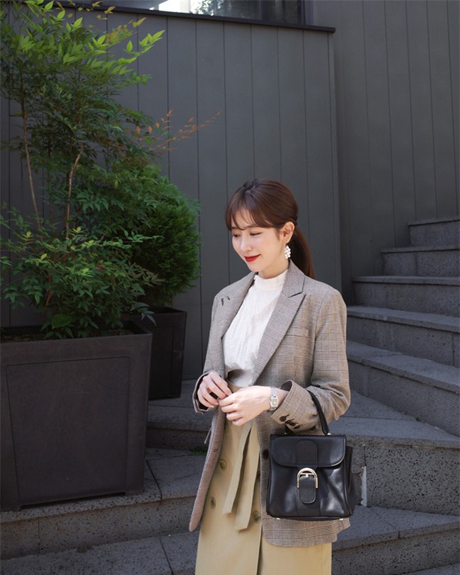 Xu hướng áo khoác mùa thu chỉ loanh quanh 4 kiểu này thôi, dù bạn có mua nhiều cũng chẳng sợ bị lỗi mốt - Ảnh 16.