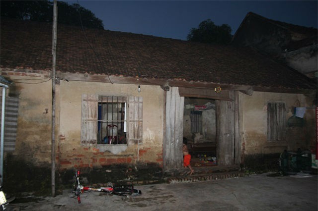 bo mat, 4 thang sau me dang mang bau tu vong, 2 dua tre ngo cha me di lam xa - 2