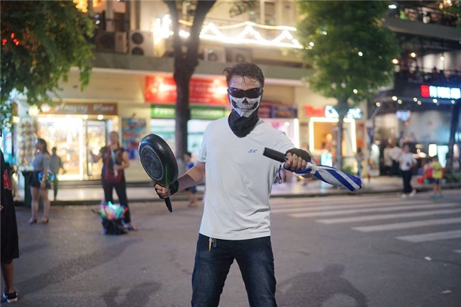 Cam chao chay, tuyen nguoi yeu o pho di bo: Nham nhi hay sang tao? hinh anh 4