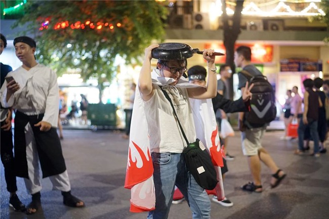 Cam chao chay, tuyen nguoi yeu o pho di bo: Nham nhi hay sang tao? hinh anh 5