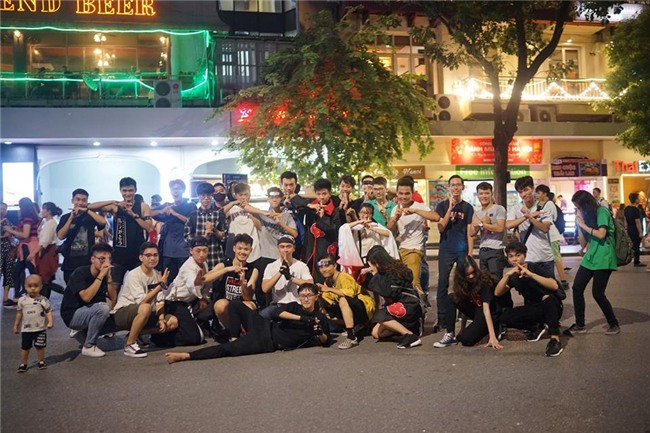 Cam chao chay, tuyen nguoi yeu o pho di bo: Nham nhi hay sang tao? hinh anh 6