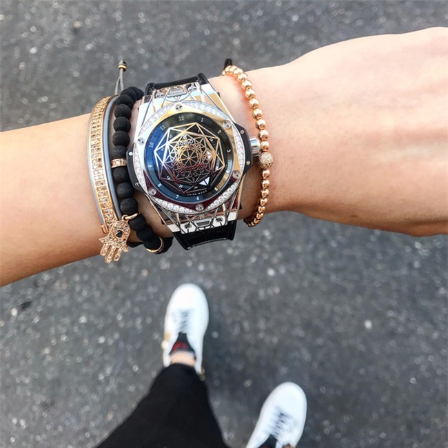 Khoe ảnh street style ở Milan, Kỳ Duyên lại khiến fan trầm trồ với chiếc đồng hồ tiền tỉ - Ảnh 2.