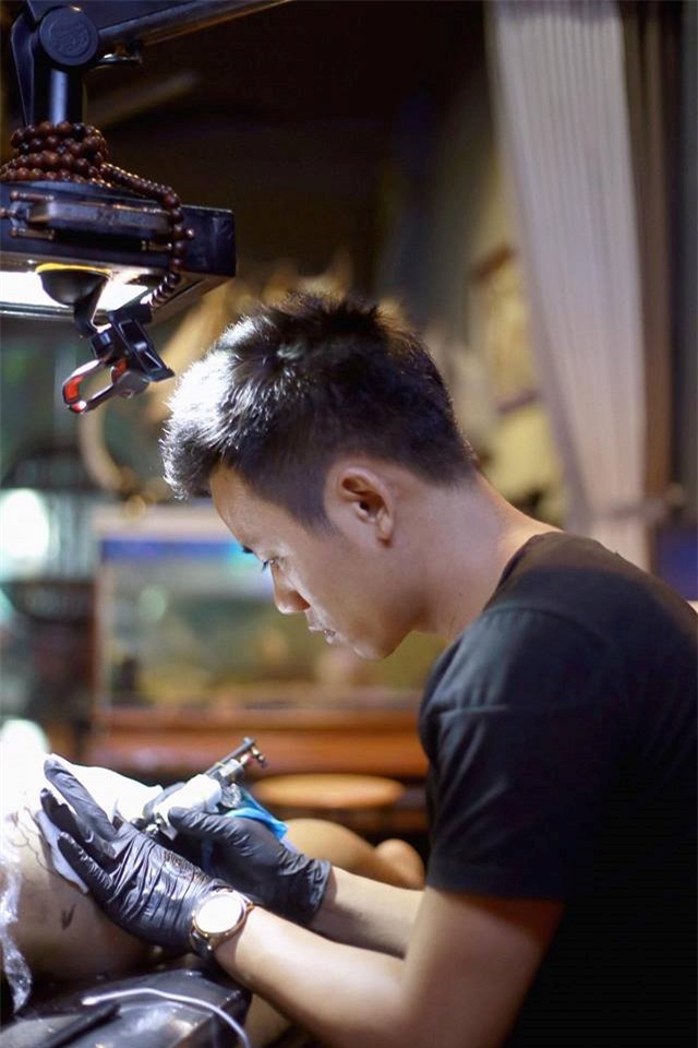 Luong hon 3 trieu dong, thay giao tre bo bien che di lam tho xam hinh anh 3