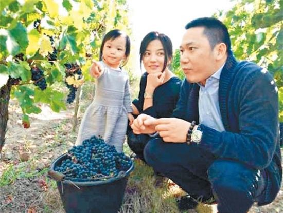 lo anh phan cam trong tiec sinh nhat, lam tam nhu khong giu duoc hinh tuong ngoc nu - 8