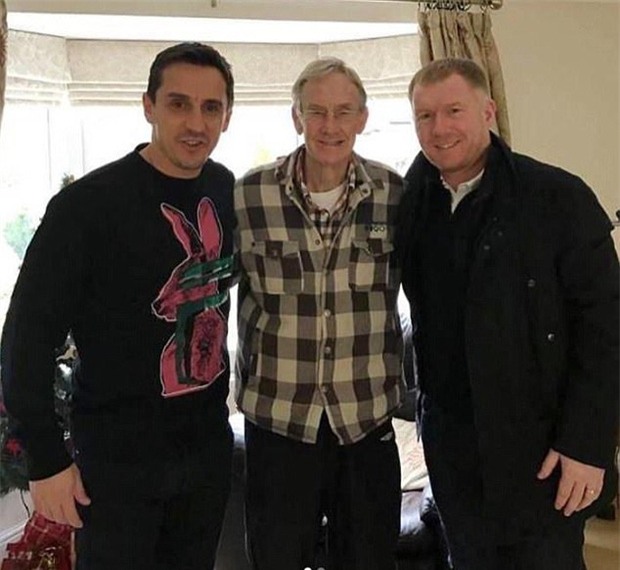 Beckham và đồng đội Thế hệ vàng 92 của Man Utd đến thăm thầy cũ lâm bệnh - Ảnh 3.