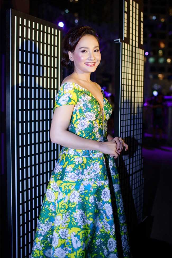 Thủy Tiên rườm rà cũn cỡn - Châu Bùi phá cách quá lố lọt top sao mặc xấu tuần này-4