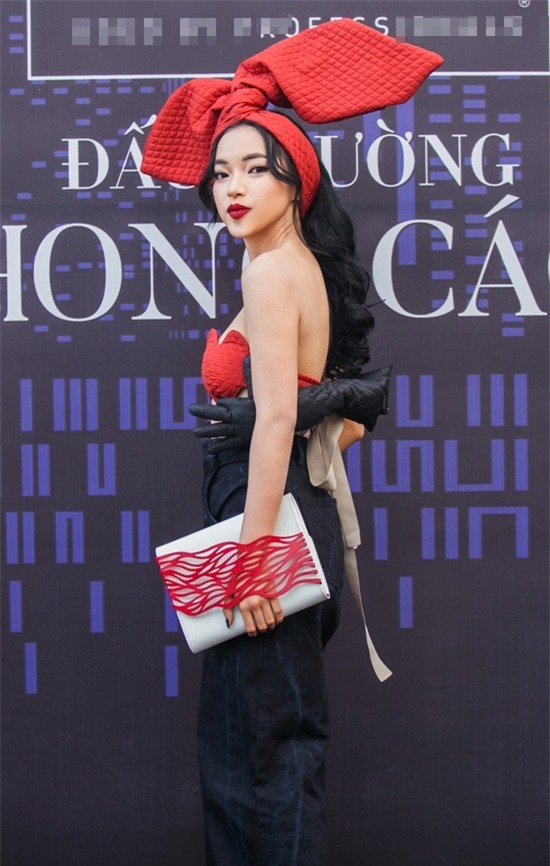 Thủy Tiên rườm rà cũn cỡn - Châu Bùi phá cách quá lố lọt top sao mặc xấu tuần này-6