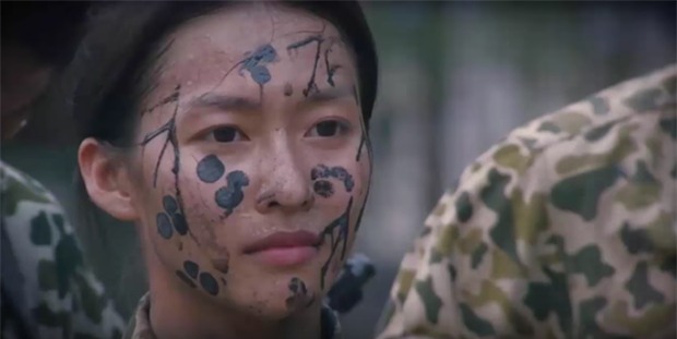 Hương Giang và Mai Ngô nhập ngũ: Quên ăn, quên ngủ nhưng kiểu gì cũng phải bôi trát đầy đủ - Ảnh 12.