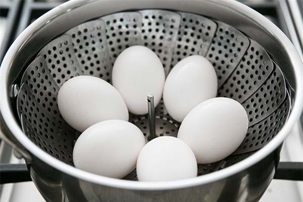 Thay vì luộc, hãy hấp trứng, siêu ngon mà lại cực dễ bóc vỏ - Ảnh 3.