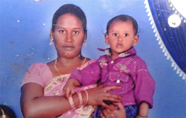 Ấn Độ: Đang chơi đùa cùng đám trẻ hàng xóm, bé trai bị 17 con chó hoang cắn chết - Ảnh 3.