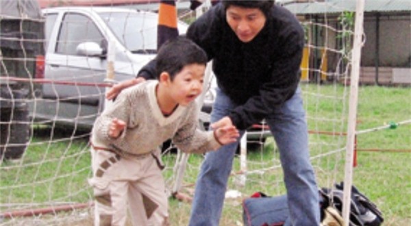 dieu gi khien con trai dien vien quoc tuan van hanh phuc suot 15 nam "dia nguc"? - 1