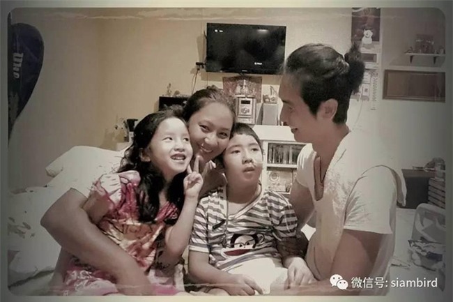 Ông bố trẻ gạt nước mắt đóng vai