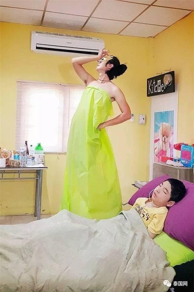 Ông bố trẻ gạt nước mắt đóng vai