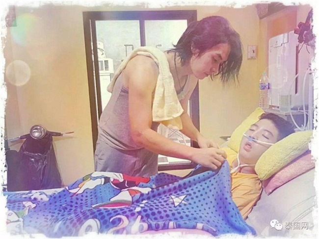 Ông bố trẻ gạt nước mắt đóng vai