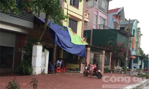 Sat thu giet nu can bo ung dung du dam tang, dua nan nhan di mai tang hinh anh 2