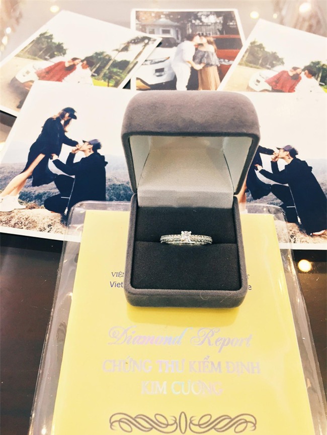 Ngưỡng mộ chàng trai dành 1 năm để chuẩn bị màn cầu hôn lãng mạn với nến và hoa - Ảnh 9.