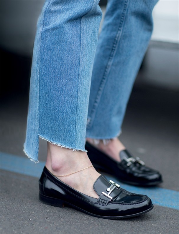 xin dung mac quan jeans rach ruoi mot cach vo toi va - 9