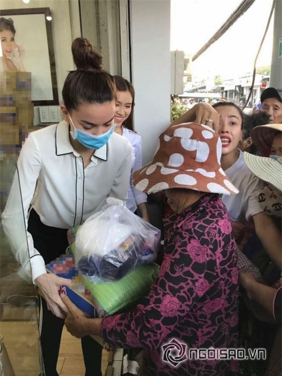 Angela Phương Trinh, Angela Phương Trinh làm từ thiện, diễn viên Angela Phương Trinh