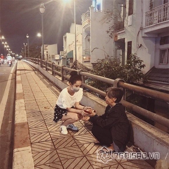 Angela Phương Trinh, Angela Phương Trinh làm từ thiện, diễn viên Angela Phương Trinh