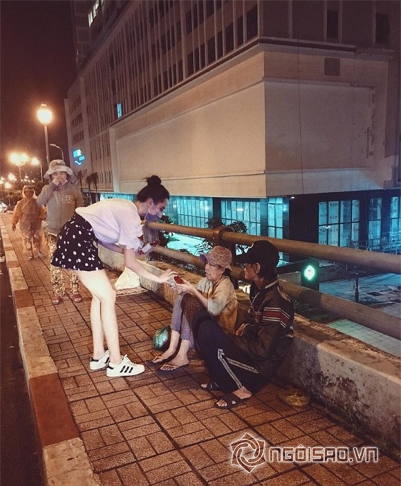 Angela Phương Trinh, Angela Phương Trinh làm từ thiện, diễn viên Angela Phương Trinh