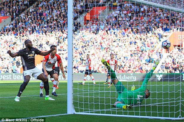 Man Utd giành chiến thắng xấu xí nhờ pha lập công duy nhất của Lukaku - Ảnh 3.