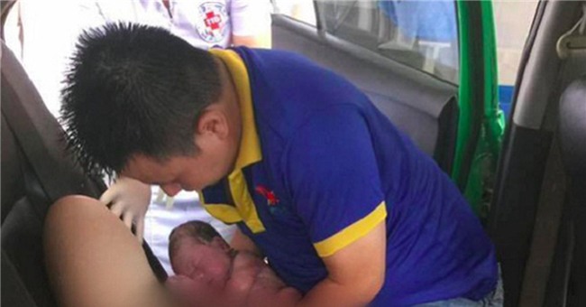 nguoi dan ong hanh phuc nhat nam ke khoanh khac don con gai chao doi tren taxi - 2