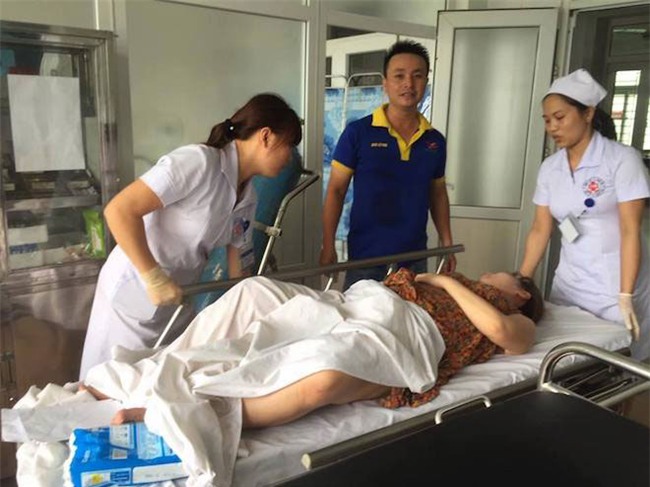 nguoi dan ong hanh phuc nhat nam ke khoanh khac don con gai chao doi tren taxi - 4