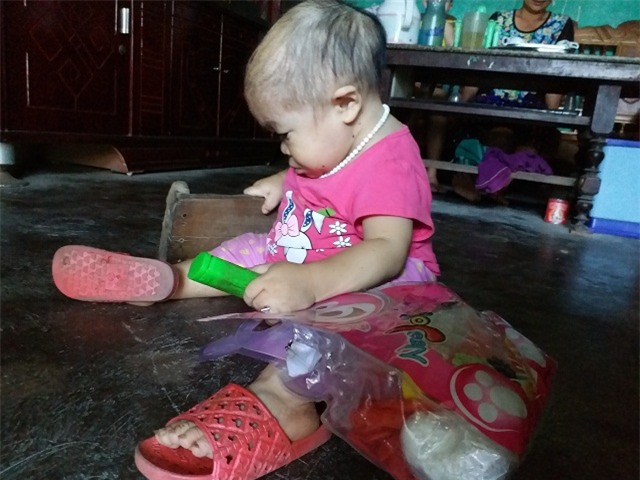 co gai 9x mang hinh hai dua tre len 2, nuoi hon 20 nam mai khong the lon - 1