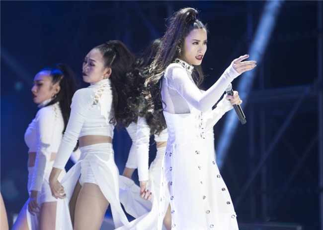 Truyền thông Hàn Quốc không ngớt lời khen ngợi Đông Nhi tại Asia Song Festival-2