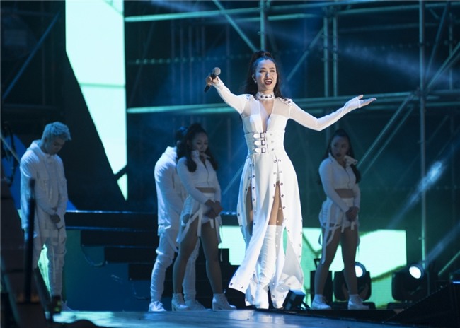 Truyền thông Hàn Quốc không ngớt lời khen ngợi Đông Nhi tại Asia Song Festival-8