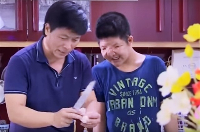 vui ma nghen long khi be bom - con trai quoc tuan goi bo la... anh - 5