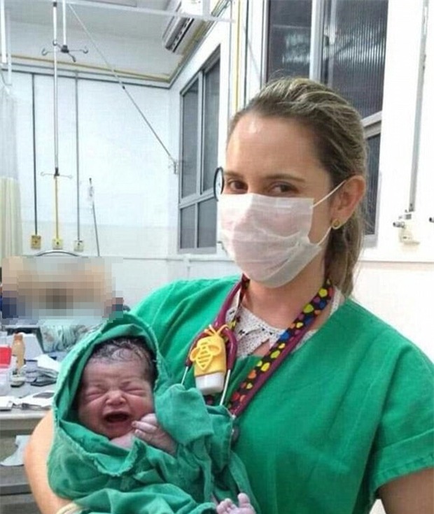 Bức ảnh em bé sơ sinh đang gây bão trên mạng xã hội, lý do không ai có thể ngờ tới - Ảnh 1.