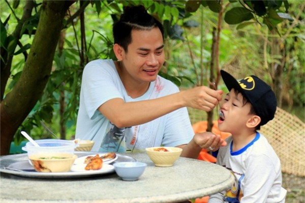 Hồng Phúc rất lo sợ khi biết con bị bệnh nặng. - Tin sao Viet - Tin tuc sao Viet - Scandal sao Viet - Tin tuc cua Sao - Tin cua Sao