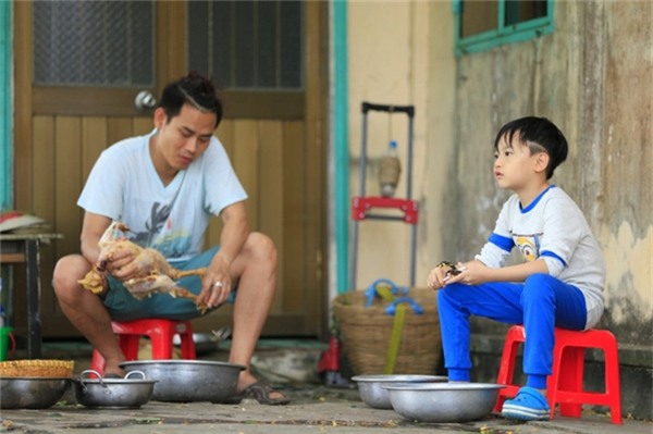 Việc nhớ lại những ngày tháng túc trực bên giường bệnh với nỗi lo con trai có thể ra đi bất cứ lúc nào cũng đủ để khiến nam MC nghẹn lời và rưng rưng nước mắt. - Tin sao Viet - Tin tuc sao Viet - Scandal sao Viet - Tin tuc cua Sao - Tin cua Sao