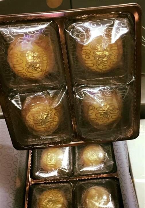 bánh trung thu, bánh trung thu xách tay, thực phẩm dát vàng, Tết trung thu